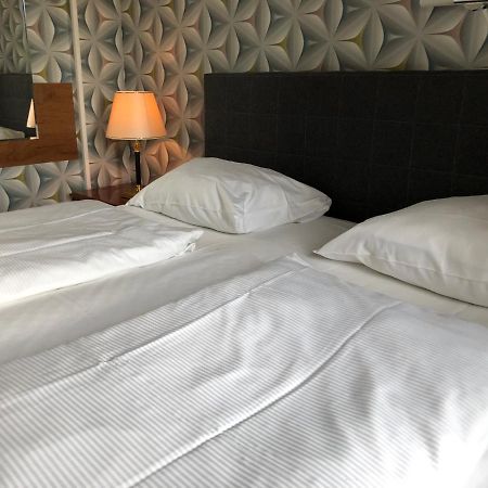 Hotel Moji Koeln ภายนอก รูปภาพ